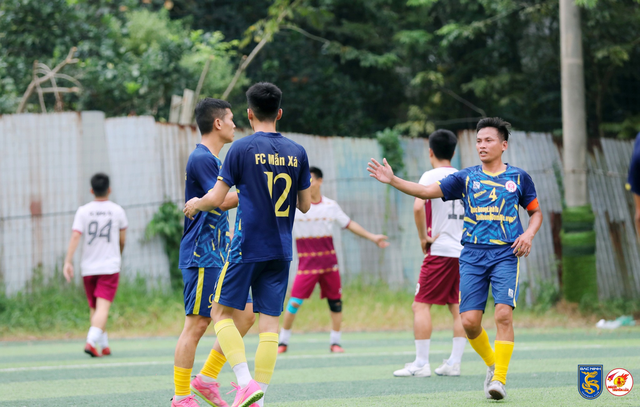 Cuộc chạy đua nước rút trong trận cầu Derby Văn Môn.